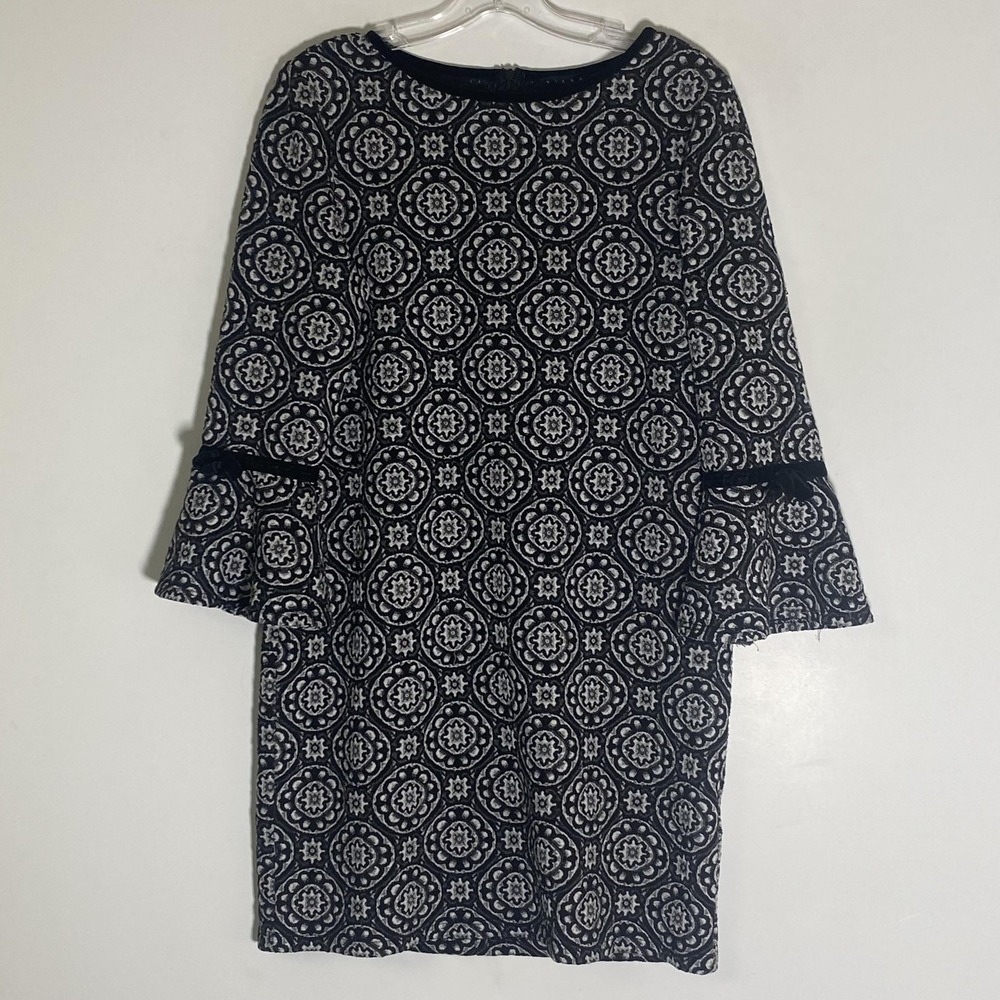 Tiana B. Dress Womens 10 Black Geometric Jacquard Knit Bell Sleeve Bow Shift